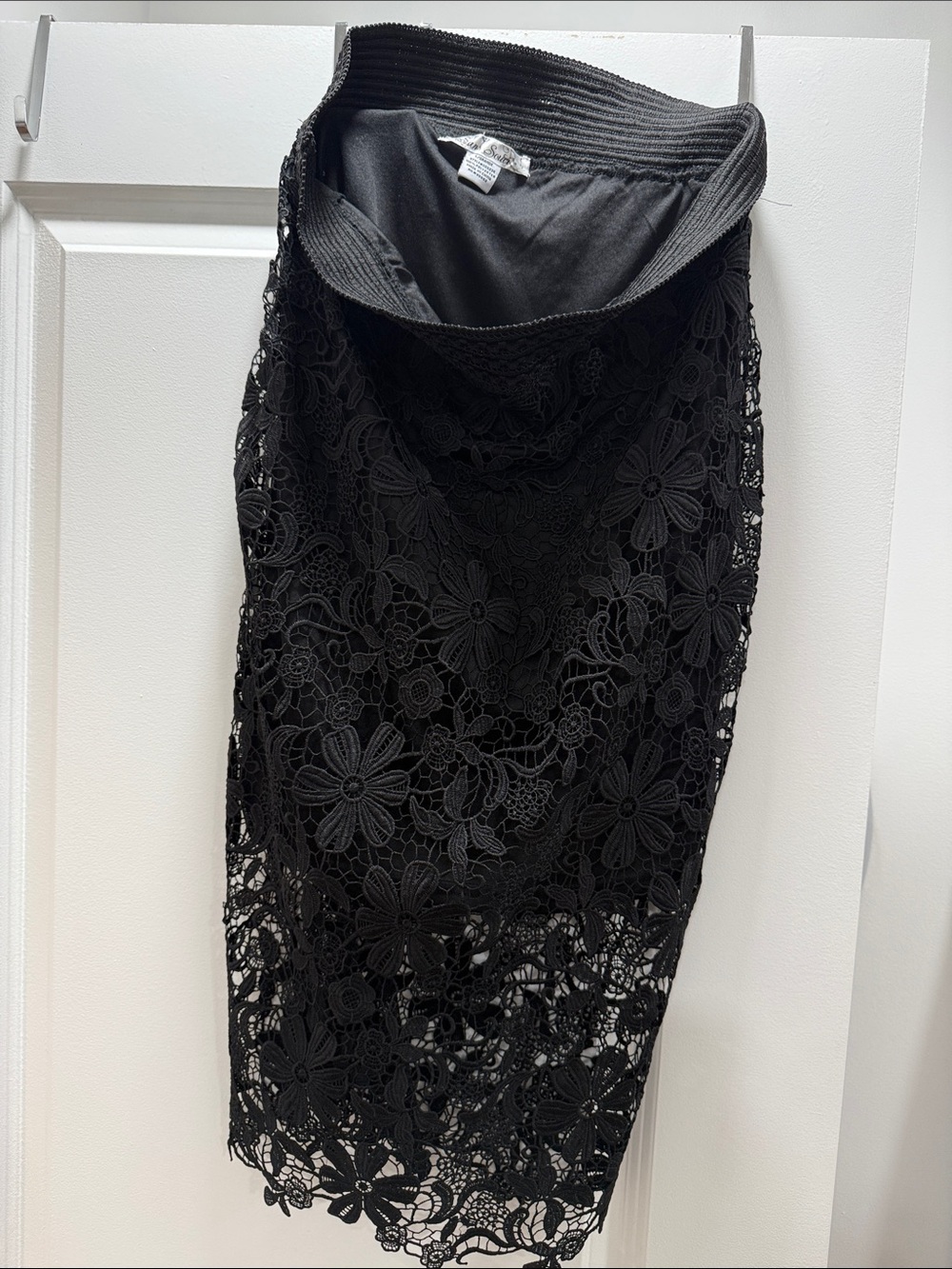 Sans Souci Black Floral Lace Pencil Skirt